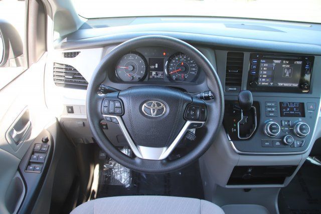 2016 Toyota Sienna