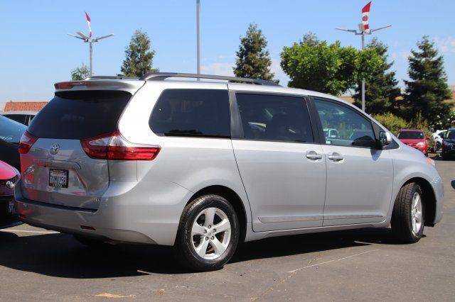 2016 Toyota Sienna