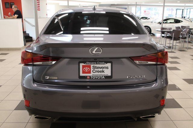 2017 Lexus IS