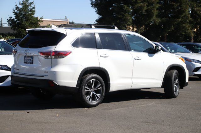 2016 Toyota Highlander