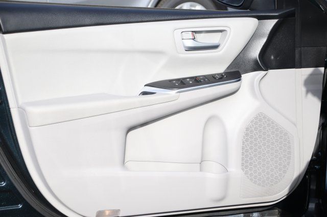 2016 Toyota Camry Hybrid
