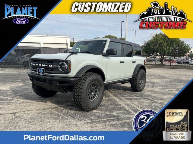 2023 Ford Bronco 4-Door Black Diamond's photo