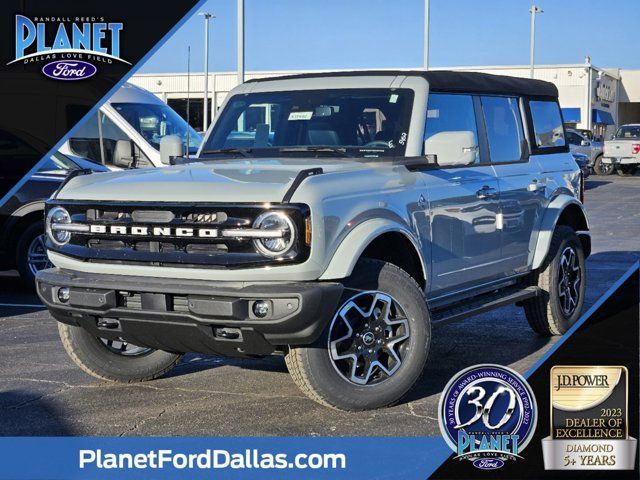 2023 Ford Bronco 4-Door Outer Banks's photo