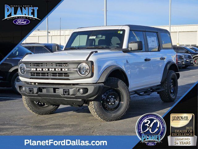 2023 Ford Bronco 4-Door Black Diamond's photo