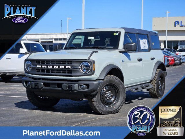 2023 Ford Bronco 4-Door Black Diamond's photo