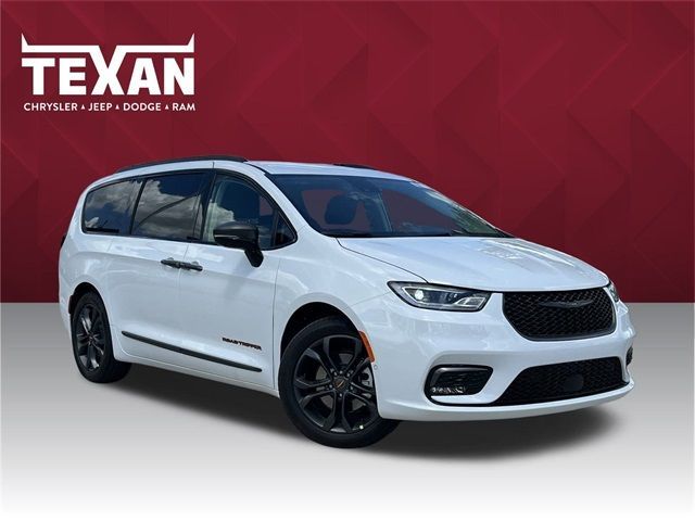 New 2024 Chrysler Pacifica