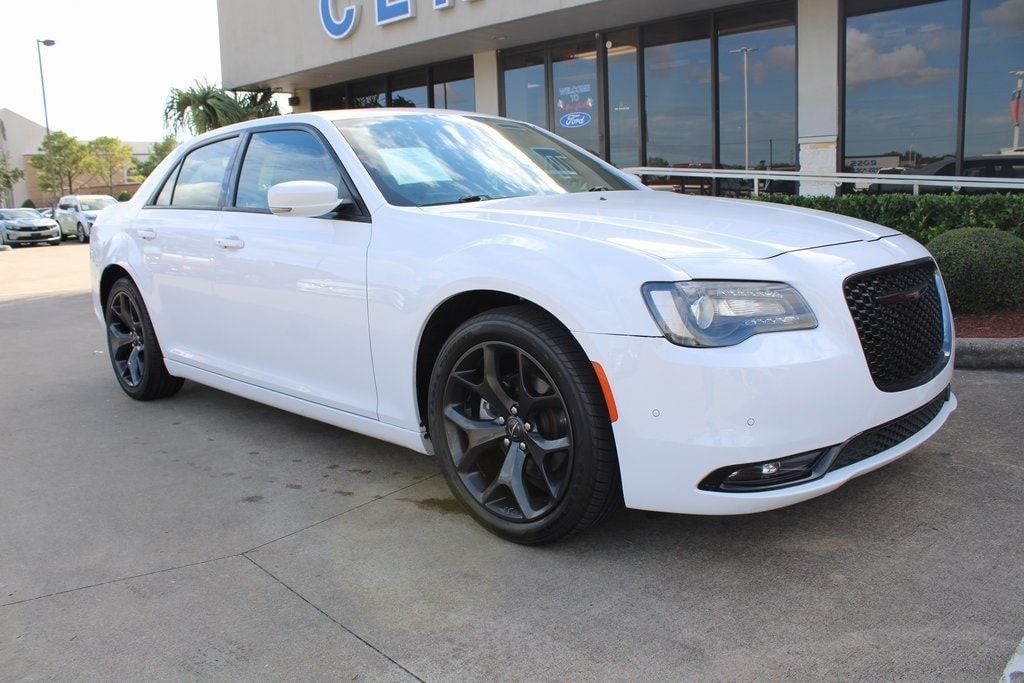 Used 2023 Chrysler 300