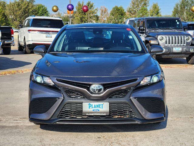 Used 2022 Toyota Camry SE with VIN 4T1G11AK7NU682498 for sale in Humble, TX