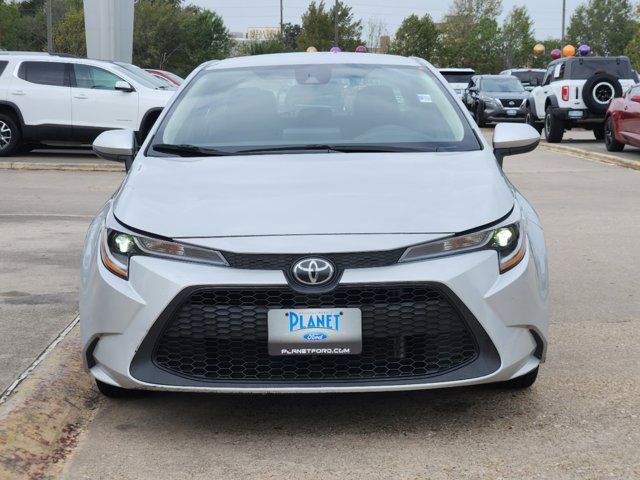 Used 2022 Toyota Corolla LE with VIN 5YFEPMAE1NP340290 for sale in Humble, TX