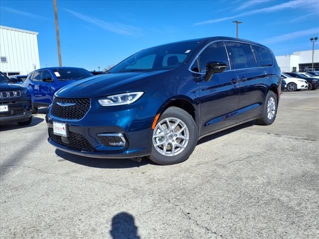 New 2025 Chrysler Pacifica