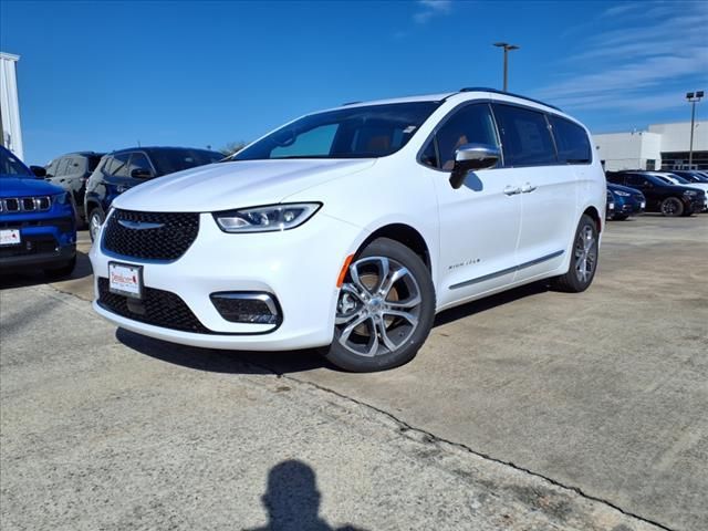 New 2025 Chrysler Pacifica