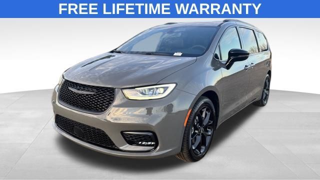 New 2025 Chrysler Pacifica