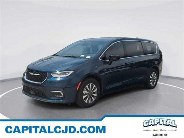 New 2025 Chrysler Pacifica
