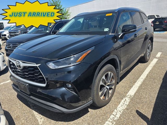 Used 2021 Toyota Highlander