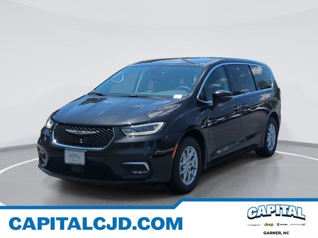 Used 2023 Chrysler Pacifica