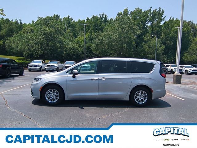 Used 2023 Chrysler Pacifica