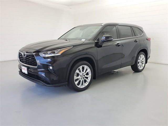 Used 2023 Toyota Highlander