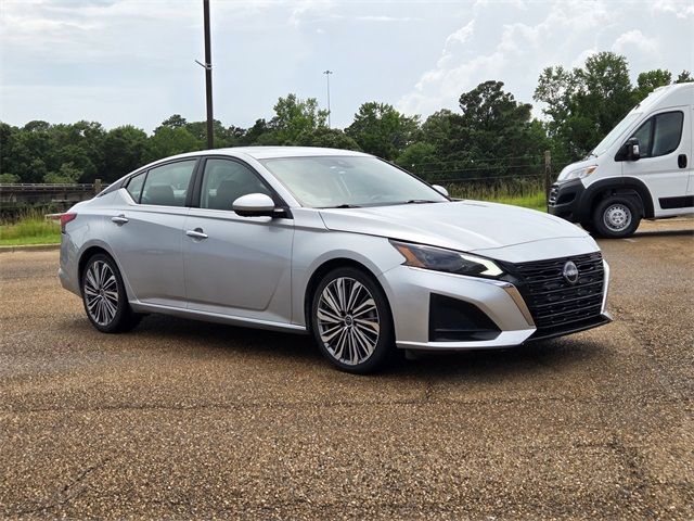 Used 2023 Nissan Altima