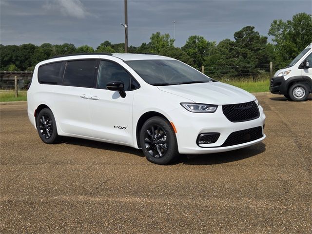 New 2025 Chrysler Pacifica