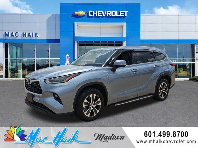 Used 2021 Toyota Highlander