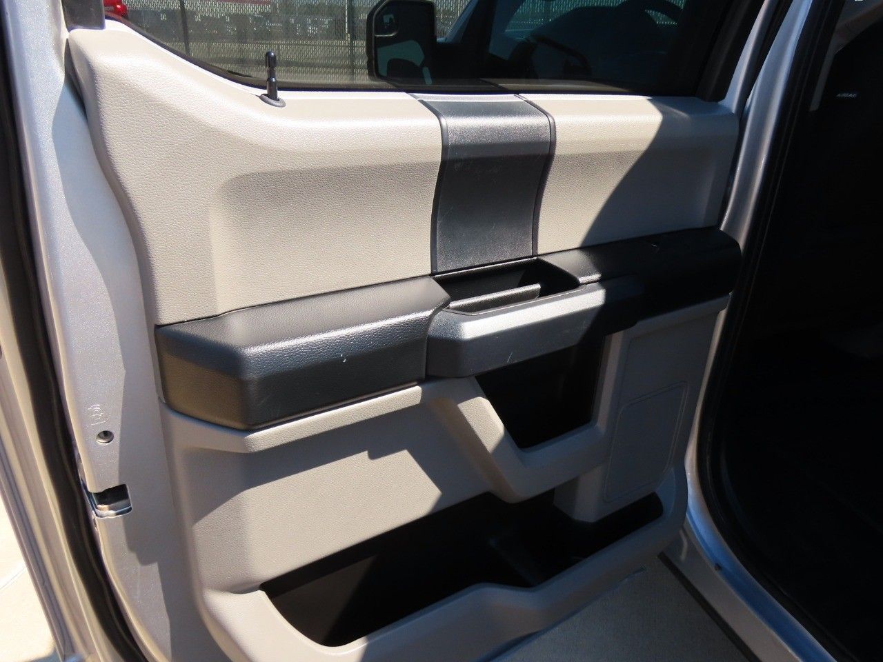 2017 Ford F-150 Lariat photo 14