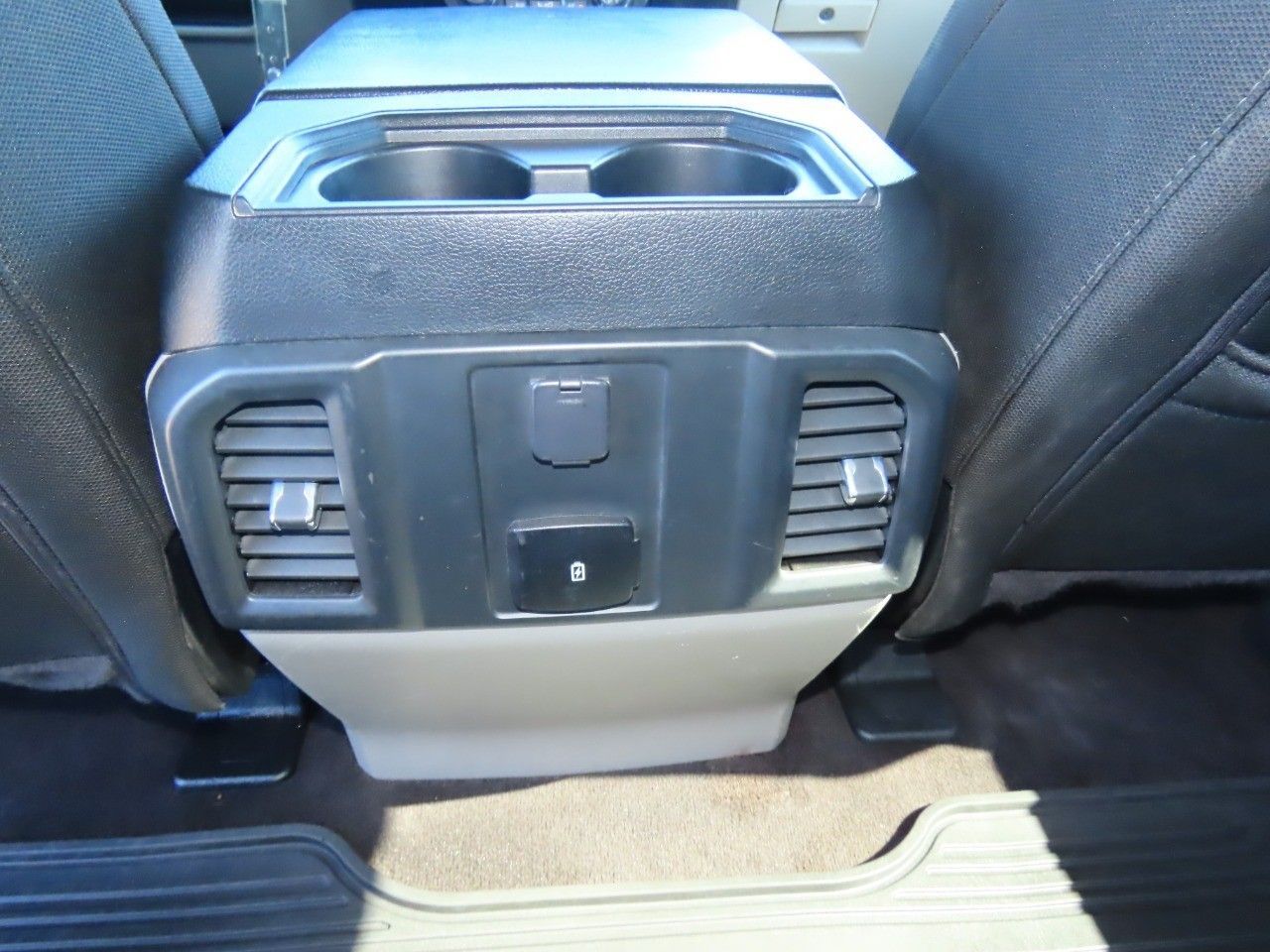 2017 Ford F-150 Lariat photo 16