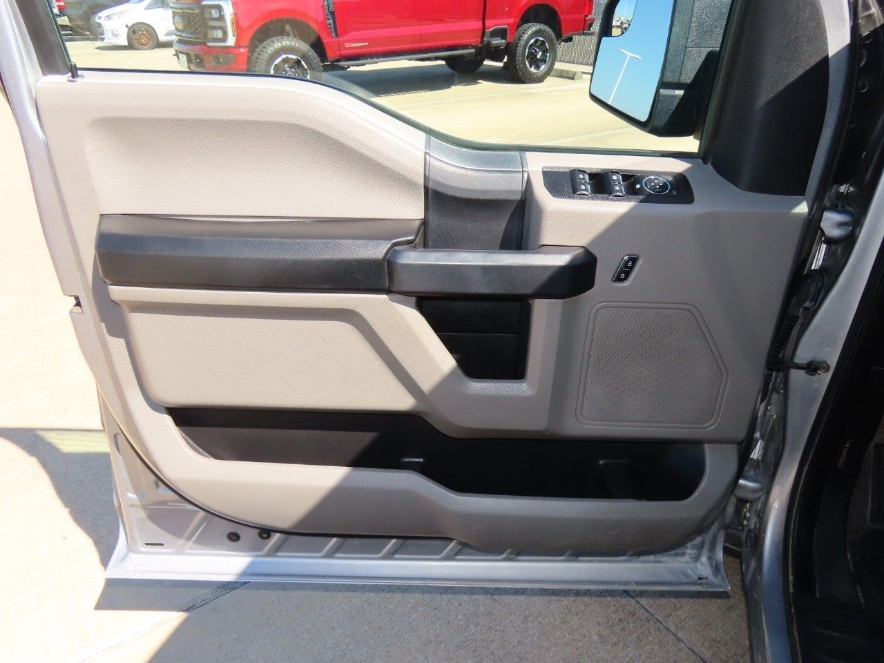 2017 Ford F-150 Lariat photo 19