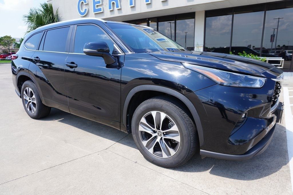 Used 2023 Toyota Highlander