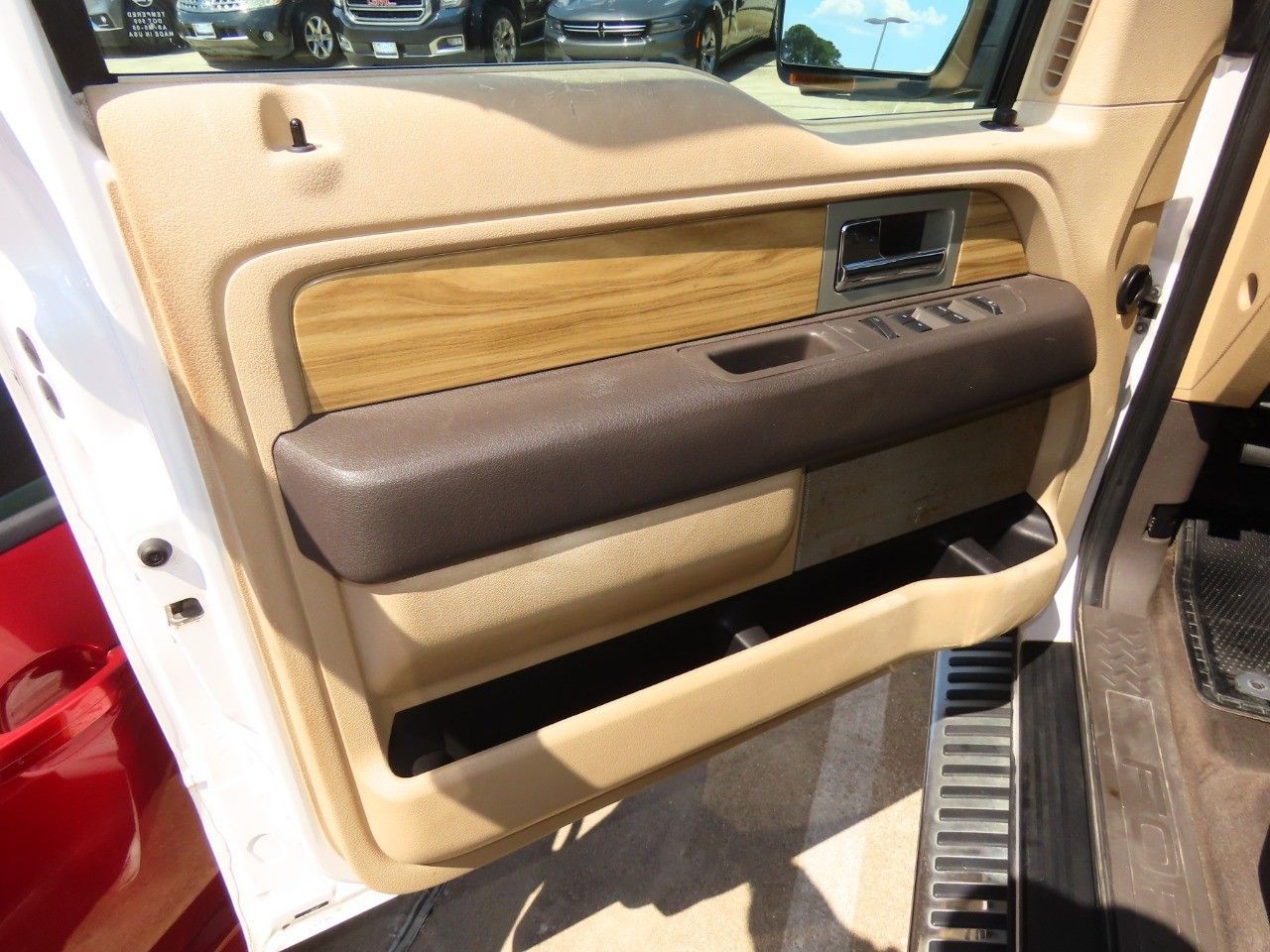 2011 Ford F-150 Lariat photo 22