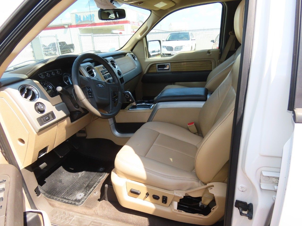 2011 Ford F-150 Lariat photo 23
