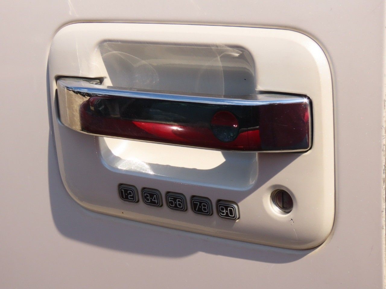 2011 Ford F-150 Lariat photo 17