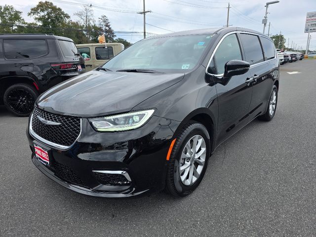 New 2025 Chrysler Pacifica