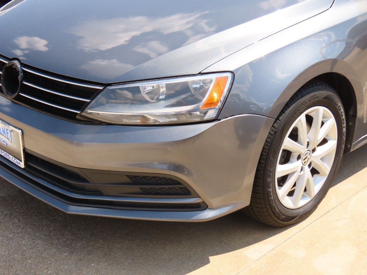 2015 Volkswagen Jetta SE Sport photo 2