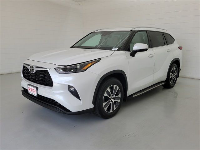 Used 2023 Toyota Highlander