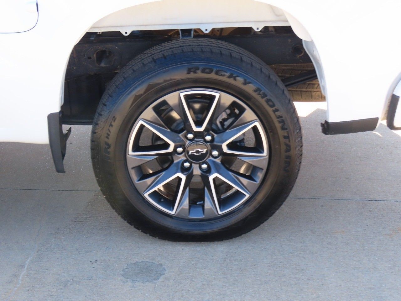 2020 Chevrolet Silverado 1500 Custom photo 14