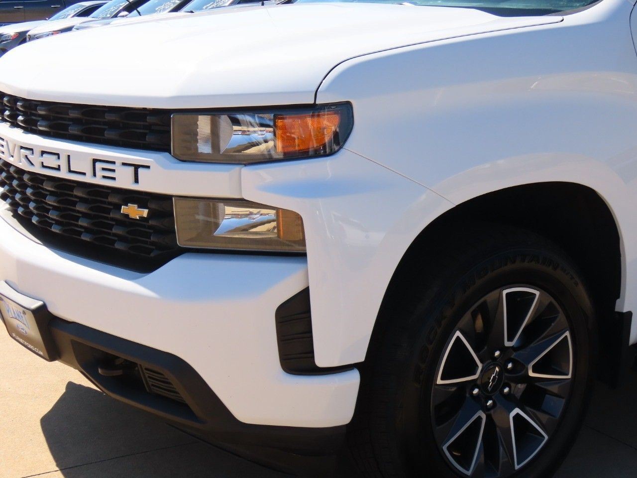 2020 Chevrolet Silverado 1500 Custom photo 2