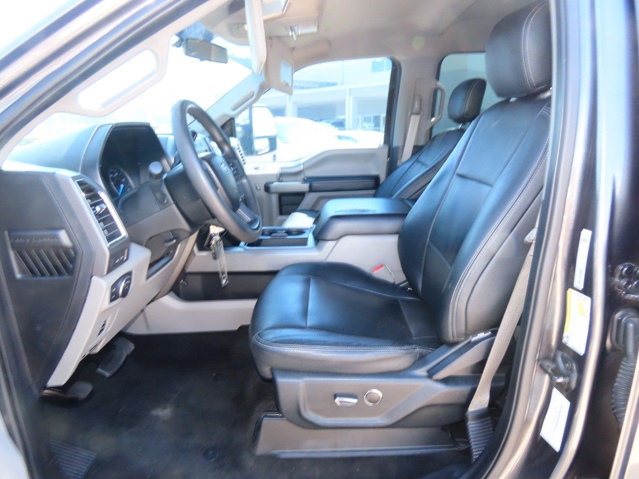 2017 Ford F-250 XLT photo 23