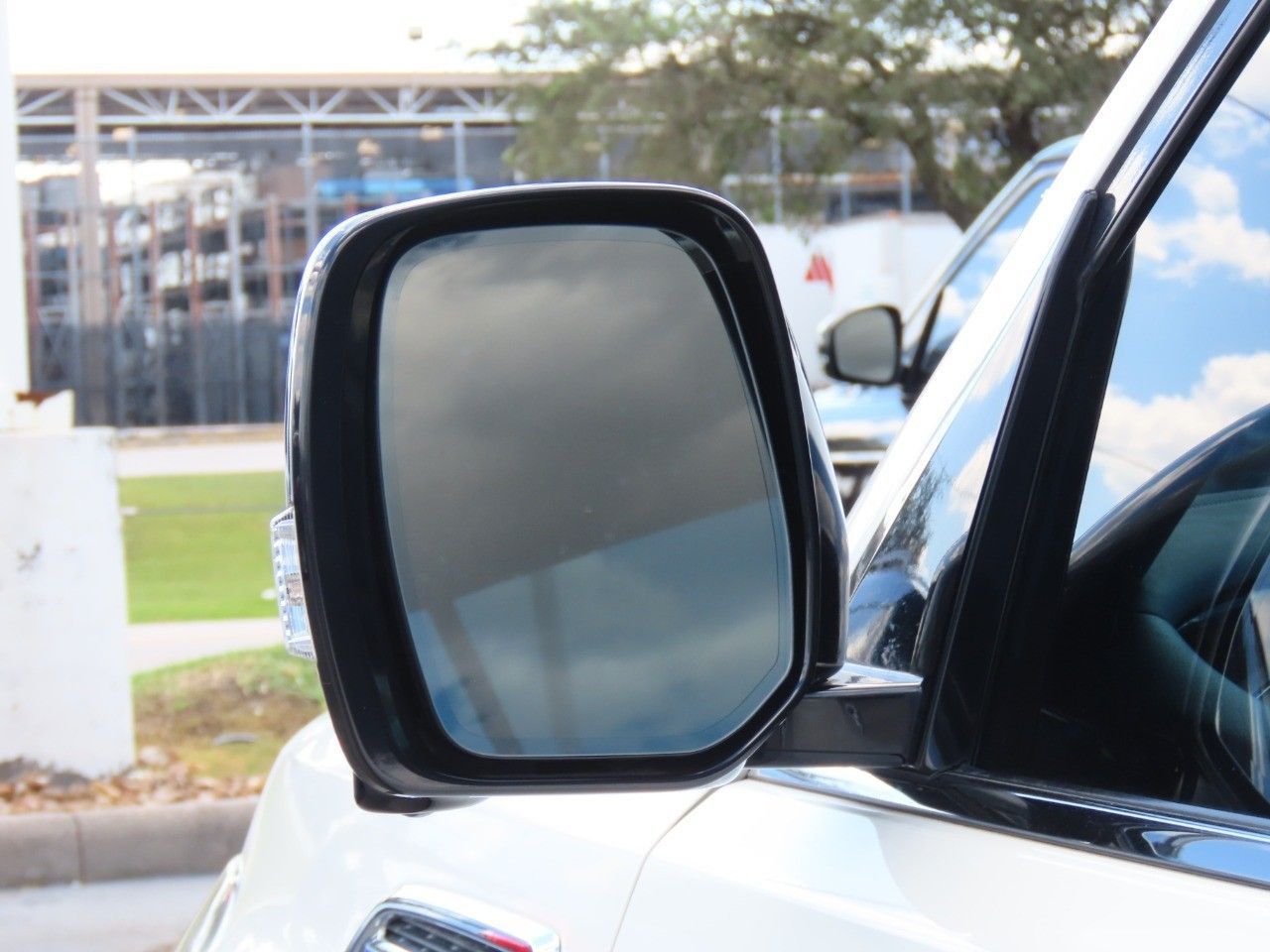 2019 Nissan Armada SL photo 16