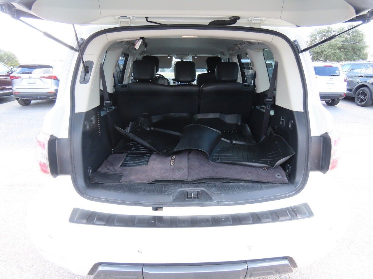 2019 Nissan Armada SL photo 11