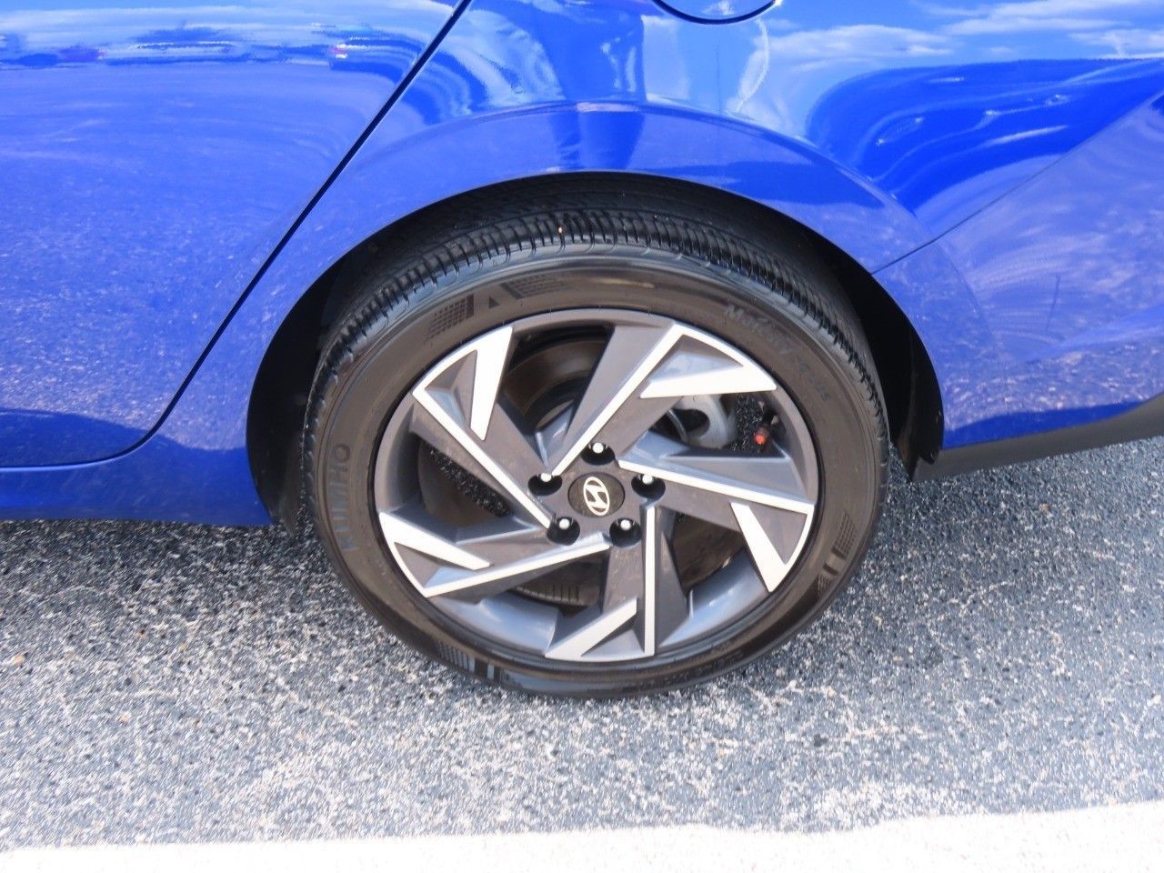 2025 Hyundai Elantra SEL photo 14