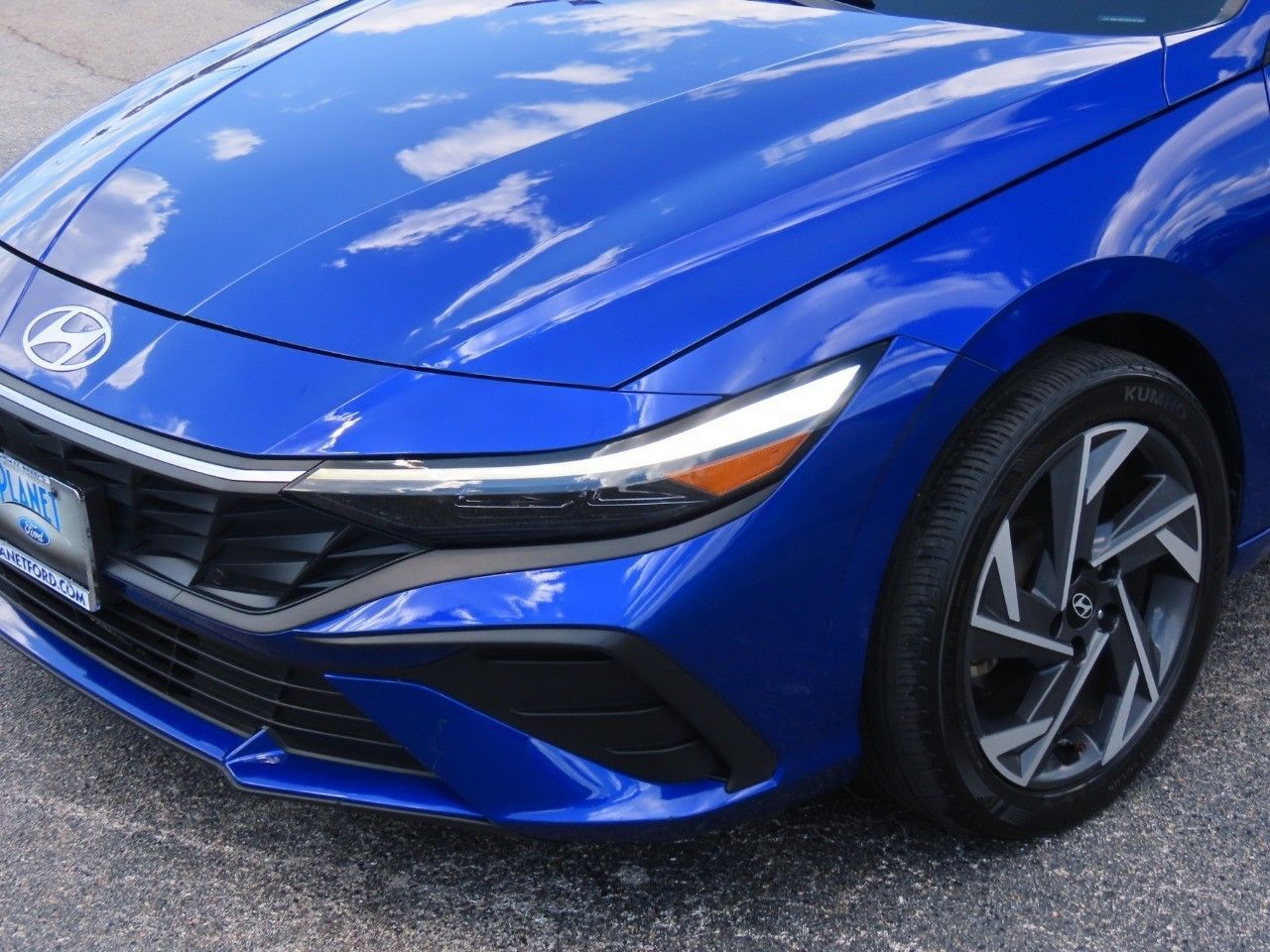 2025 Hyundai Elantra SEL photo 3