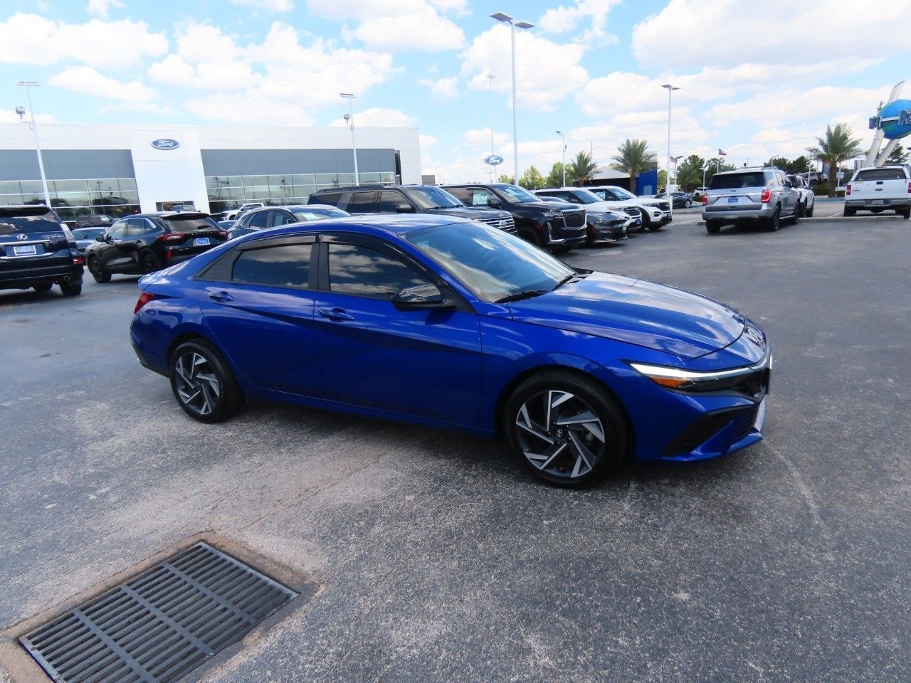 2025 Hyundai Elantra SEL photo 6