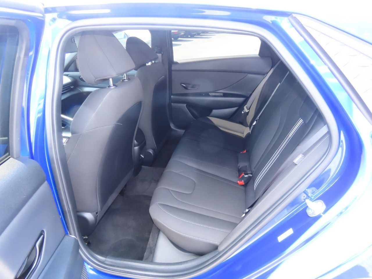 2025 Hyundai Elantra SEL photo 17