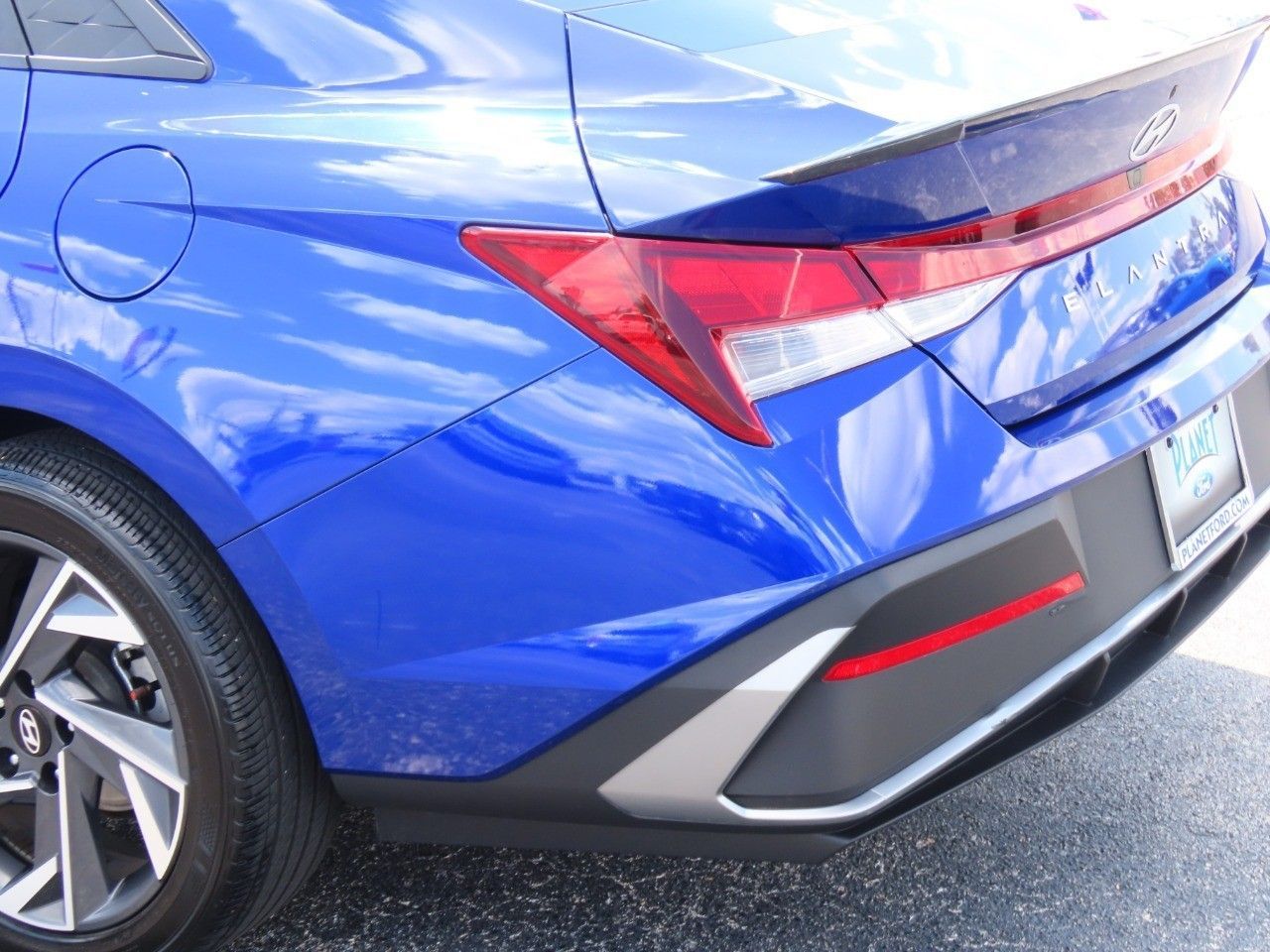 2025 Hyundai Elantra SEL photo 12