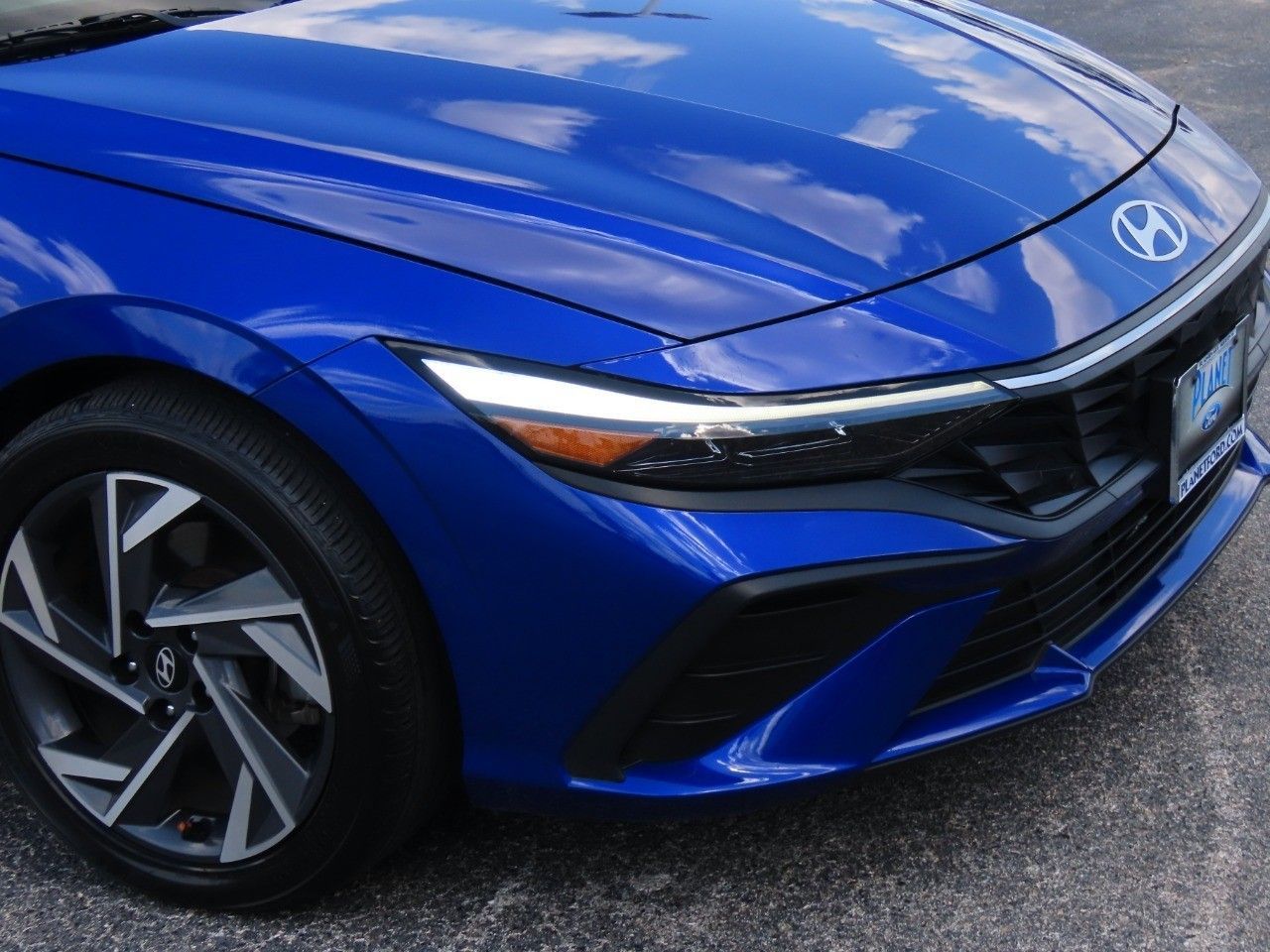 2025 Hyundai Elantra SEL photo 5