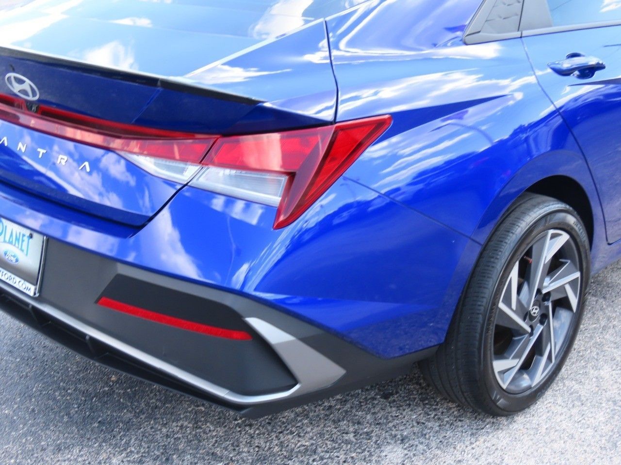 2025 Hyundai Elantra SEL photo 10
