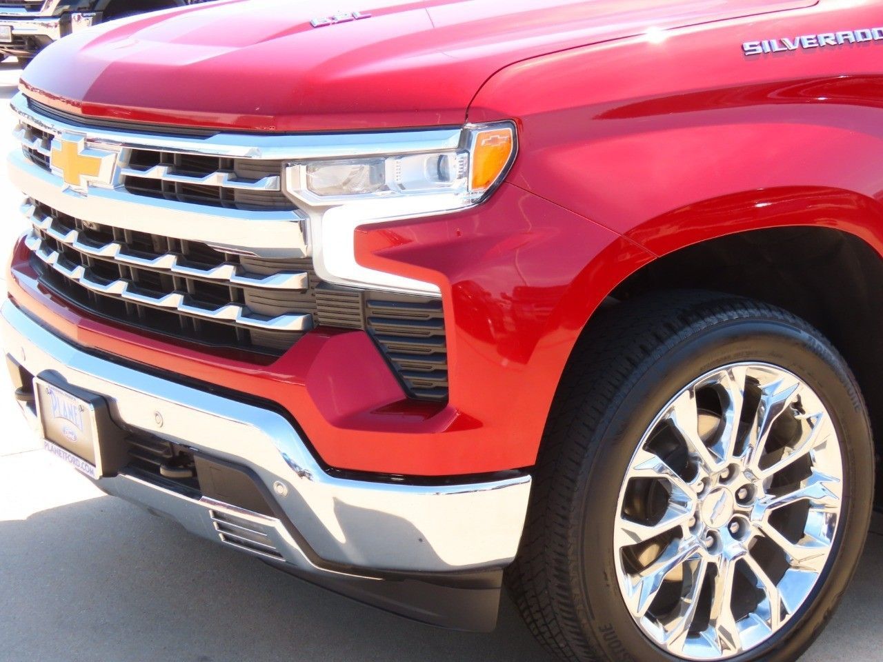 2023 Chevrolet Silverado 1500 LTZ photo 2