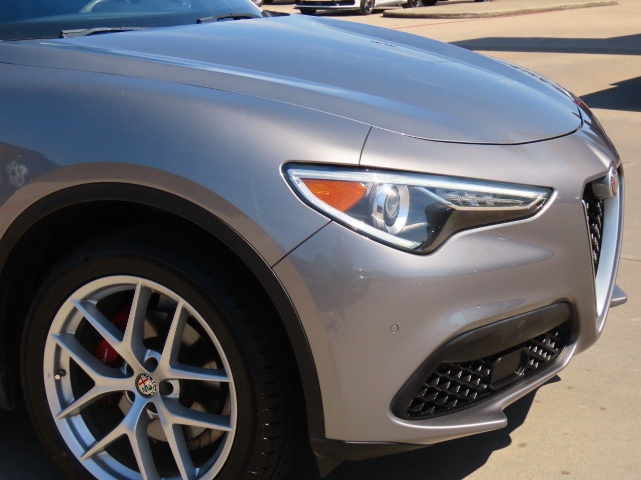 2018 Alfa Romeo Stelvio Ti Sport photo 4