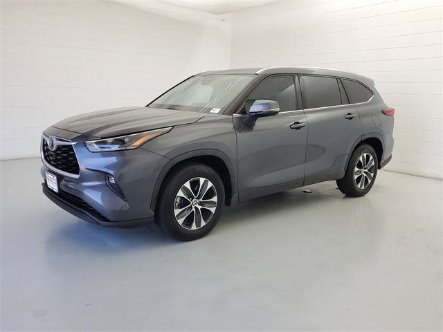 Used 2021 Toyota Highlander