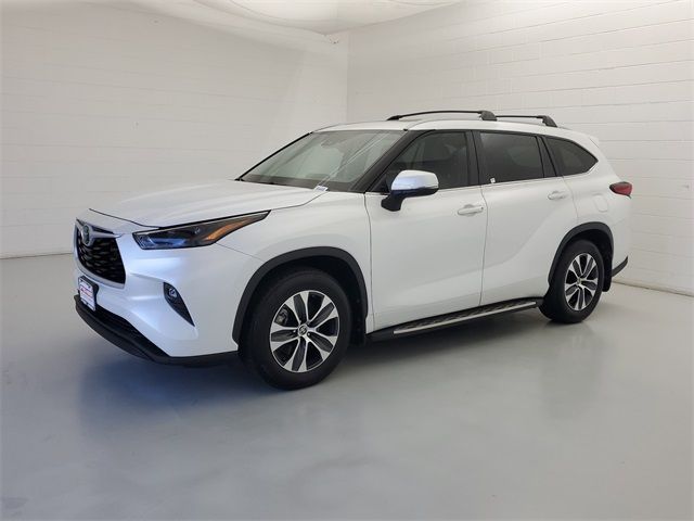 Used 2023 Toyota Highlander